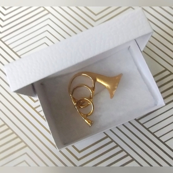 Vintage French Horn Brooch Pin - Picture 1 of 11